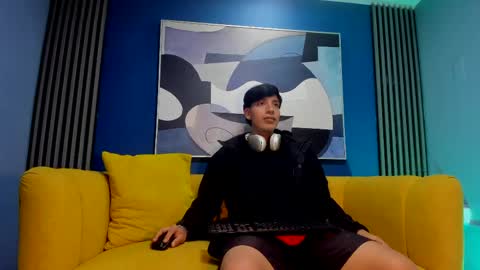 Erosticos online show from April 19, 2026, 5:29 am