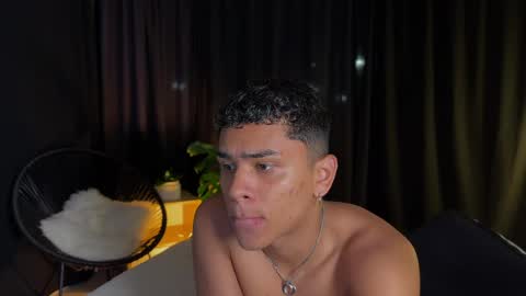 Snapshot of eroswild_ chatting on March 1, 2026, 3:52 am Eros Wild online show from March 1, 2026, 3:52 am