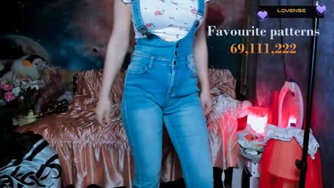 Snapshot of erotic_dessire chatting on February 22, 2025, 7:25 pm Eve online show from February 22, 2025, 7:25 pm