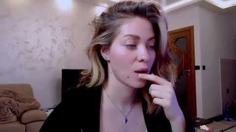 Snapshot of eroticgiftxxx chatting on March 6, 2025, 7:21 pm LylaXXX online show from March 6, 2025, 7:21 pm