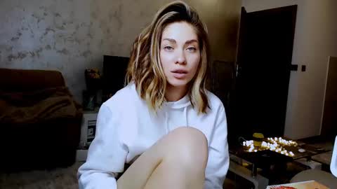 Snapshot of eroticgiftxxx chatting on March 10, 2025, 11:10 am LylaXXX online show from March 10, 2025, 11:10 am