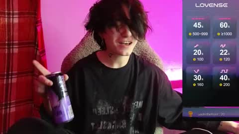 esajukyy online show from December 5, 2025, 1:31 pm