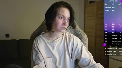 esajukyy online show from March 4, 2026, 3:40 pm