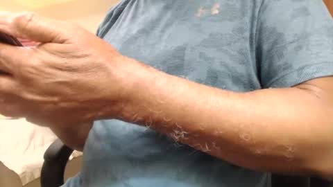 Snapshot of escorpion51 chatting on December 12, 2024, 1:10 am escorpion51 online show from December 12, 2024, 1:10 am