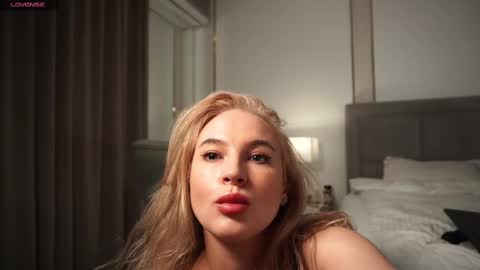 Snapshot of eseniyalove chatting on February 28, 2025, 7:37 am Eseniya online show from February 28, 2025, 7:37 am