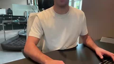 Snapshot of eskp chatting on October 31, 2025, 1:23 pm eskp online show from October 31, 2025, 1:23 pm