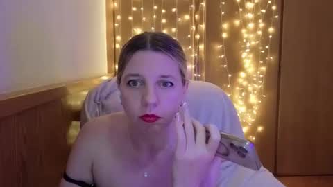 esma347866 online show from May 14, 2026, 10:27 pm