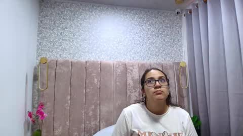 Snapshot of esmeduque_606 chatting on October 13, 2025, 1:33 pm Esme online show from October 13, 2025, 1:33 pm