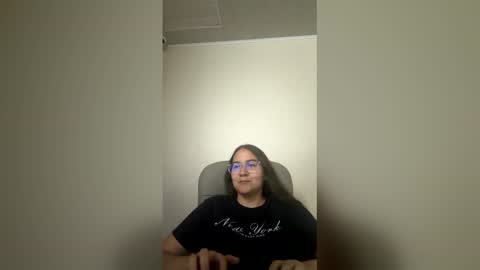 Snapshot of esmeduque_606 chatting on April 16, 2026, 12:22 am Esme online show from April 16, 2026, 12:22 am