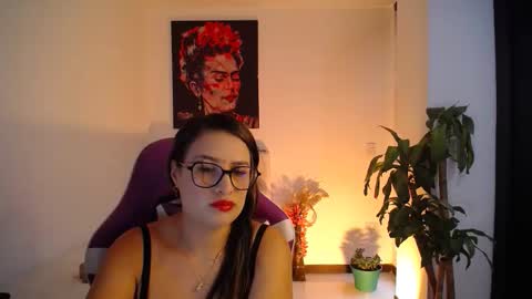 Snapshot of esmeralda098 chatting on November 2, 2025, 8:11 pm Esmeralda online show from November 2, 2025, 8:11 pm