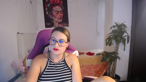 Snapshot of esmeralda098 chatting on January 5, 2026, 8:01 pm Esmeralda online show from January 5, 2026, 8:01 pm