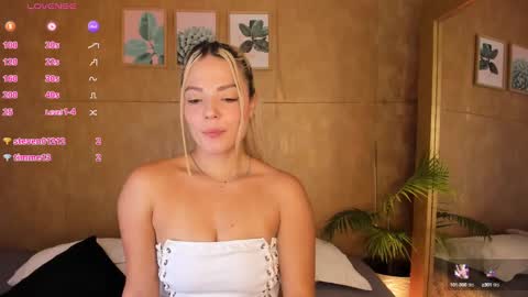 Esmeralda G online show from March 12, 2025, 7:38 pm