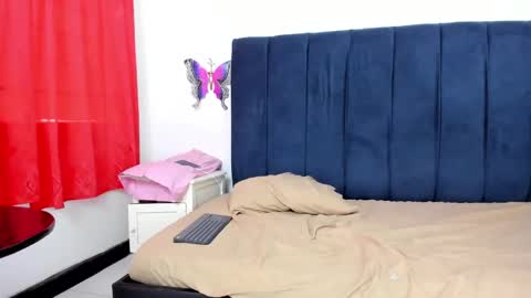 Snapshot of esmeralda_gomes_ chatting on October 17, 2025, 8:11 pm esmeralda_gomes_ online show from October 17, 2025, 8:11 pm