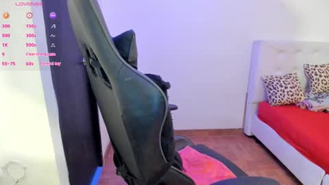 esme online show from November 11, 2025, 6:41 pm