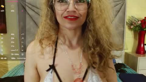 Esmeralda .INDEPENDENT MODEL online Monday to Saturday 3 pm Chicago online show from November 11, 2025, 4:12 am