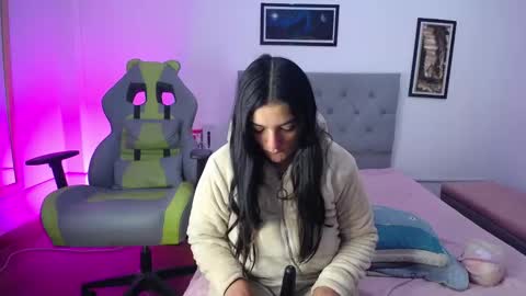 Perla online show from October 15, 2025, 5:51 am