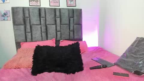 Snapshot of esmeraldaa_sc chatting on June 10, 2026, 11:42 am Perla online show from June 10, 2026, 11:42 am