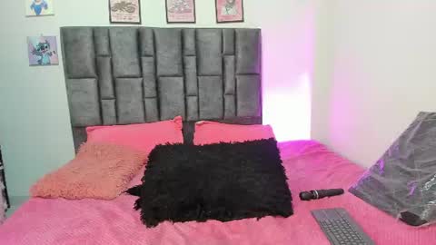 Snapshot of esmeraldaa_sc chatting on June 11, 2026, 7:50 am Perla online show from June 11, 2026, 7:50 am