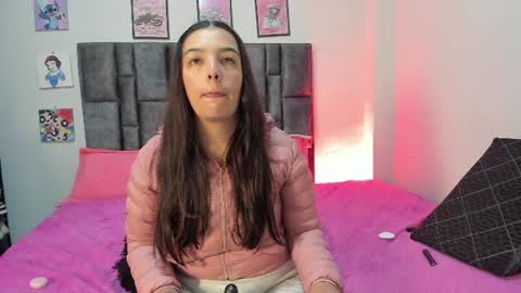 Snapshot of esmeraldaa_sc chatting on June 22, 2026, 11:13 pm Perla online show from June 22, 2026, 11:13 pm