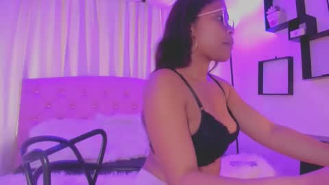 Esmeralda  online show from March 25, 2026, 8:48 pm