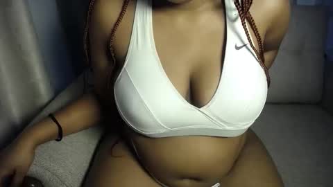 Snapshot of esmeray_ chatting on September 17, 2025, 9:16 pm Esme online show from September 17, 2025, 9:16 pm