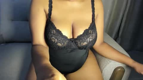 Snapshot of esmeray_ chatting on October 2, 2025, 11:45 pm Esme online show from October 2, 2025, 11:45 pm