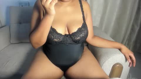 Snapshot of esmeray_ chatting on October 9, 2025, 11:36 pm Esme online show from October 9, 2025, 11:36 pm