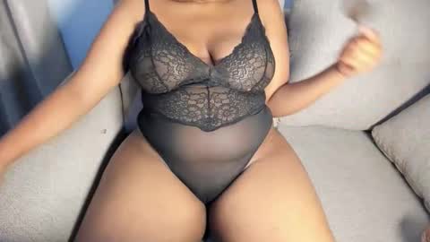 Snapshot of esmeray_ chatting on November 6, 2025, 10:54 pm Esme online show from November 6, 2025, 10:54 pm