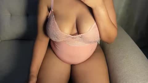 Snapshot of esmeray_ chatting on November 8, 2025, 10:19 pm Esme online show from November 8, 2025, 10:19 pm