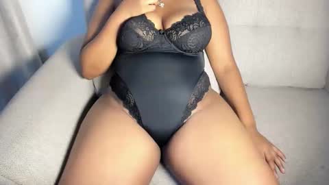 Snapshot of esmeray_ chatting on January 10, 2026, 12:12 am Esme online show from January 10, 2026, 12:12 am