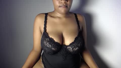 Esme online show from May 10, 2026, 11:15 am