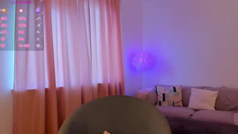 Esmi online show from February 1, 2025, 1:09 pm