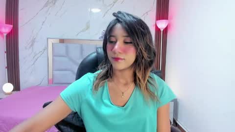 Snapshot of esperanzamora chatting on April 21, 2026, 11:49 am esperanzamora online show from April 21, 2026, 11:49 am