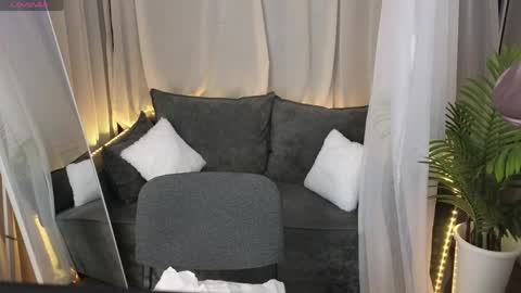 Snapshot of essensual_ chatting on April 30, 2026, 2:07 am Ava online show from April 30, 2026, 2:07 am