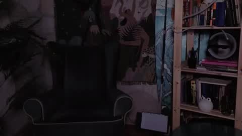 Esme and Hunter online show from April 24, 2026, 8:50 am