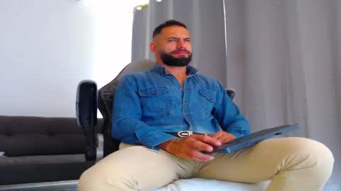 esteban online show from November 14, 2025, 4:17 pm