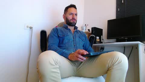 esteban online show from April 3, 2026, 4:05 pm