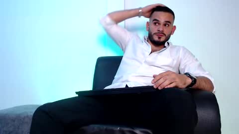 Esteban Fernandez online show from November 2, 2025, 8:11 pm