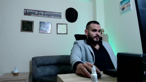 Esteban Fernandez online show from March 17, 2026, 3:44 am