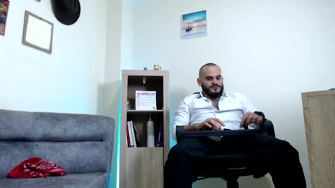 Esteban Fernandez online show from April 10, 2026, 6:29 am