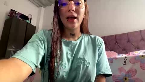 estefa1 online show from June 8, 2026, 9:37 pm