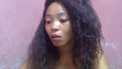 estelah20 online show from November 3, 2025, 6:25 am