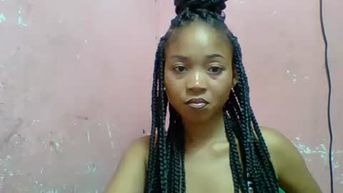 estelah20 online show from November 14, 2025, 8:13 am