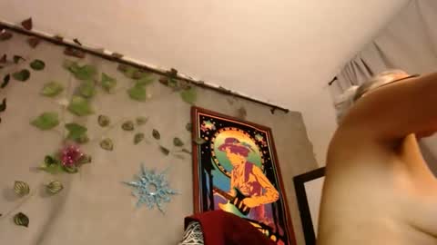 Snapshot of estelamaris1 chatting on January 6, 2025, 12:27 am estelamaris online show from January 6, 2025, 12:27 am