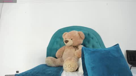 Estephany online show from December 2, 2025, 9:54 pm