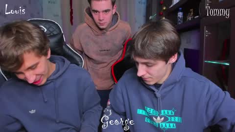 Snapshot of esthetics_boys chatting on January 2, 2025, 7:29 pm LOUIS online show from January 2, 2025, 7:29 pm