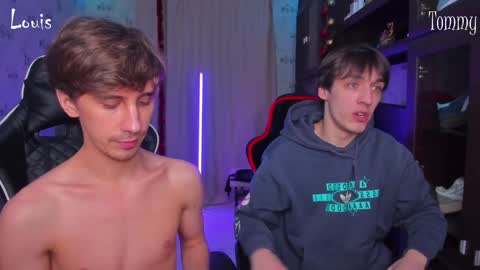 Snapshot of esthetics_boys chatting on January 17, 2025, 5:21 am LOUIS online show from January 17, 2025, 5:21 am