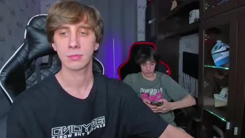 Snapshot of esthetics_boys chatting on February 20, 2025, 7:19 pm LOUIS online show from February 20, 2025, 7:19 pm