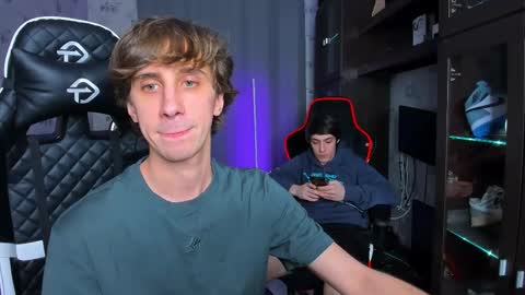 Snapshot of esthetics_boys chatting on February 21, 2025, 8:05 pm LOUIS online show from February 21, 2025, 8:05 pm