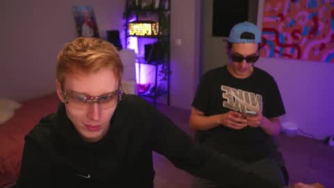 Snapshot of esthetics_boys chatting on September 15, 2025, 3:17 am LOUIS online show from September 15, 2025, 3:17 am